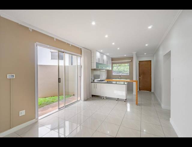 3 BEDROOM APARTMENT FOR SALE IN BRYANSTON